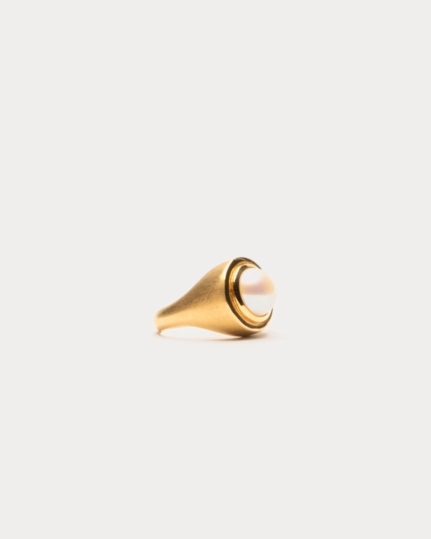 Mini Signet Ring Pearl Gold 3 Mini Signet Ring Pearl Gold